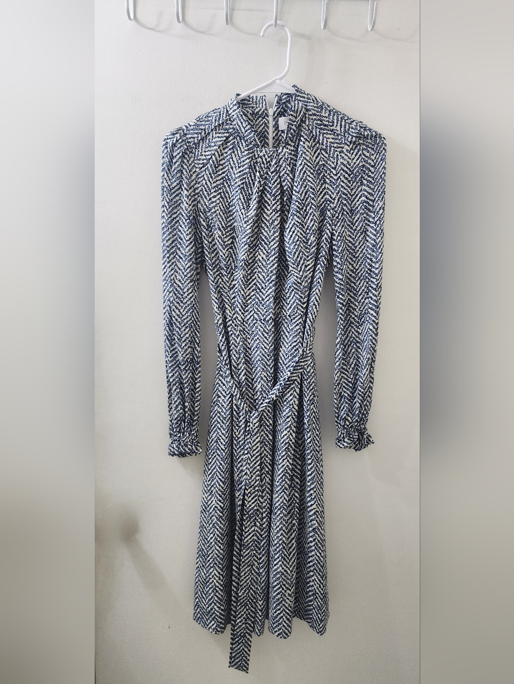 Long Sleeve Chevron Midi Dress in Navy and White